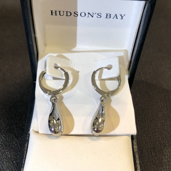 Hudson's Bay Tear Drop Earrings. - Picture 4 of 4